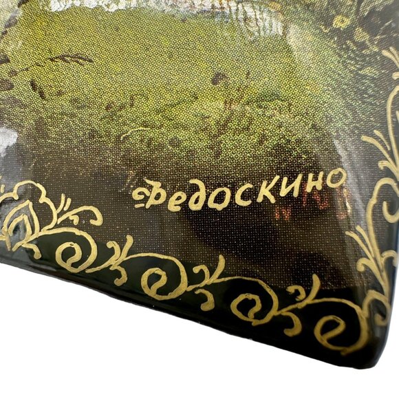 Vintage Russian Trinket Box Black Hand Painted Signed Boy Playing Flute EUC - Picture 6 of 9